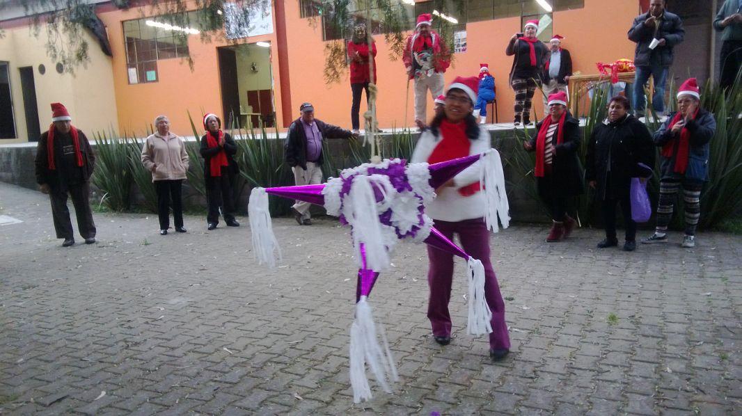 RocioBarcenaM's tweet photo. #EscuelasdeMayores fortaleciendo tradiciones durante #Posadas2014 #CapitalSocial @rosaicela_CDMX @DesSocial_CDMX http://t.co/4r4tCCN6ez
