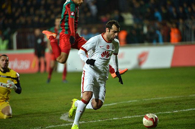 Pandev gets ready to score his goal