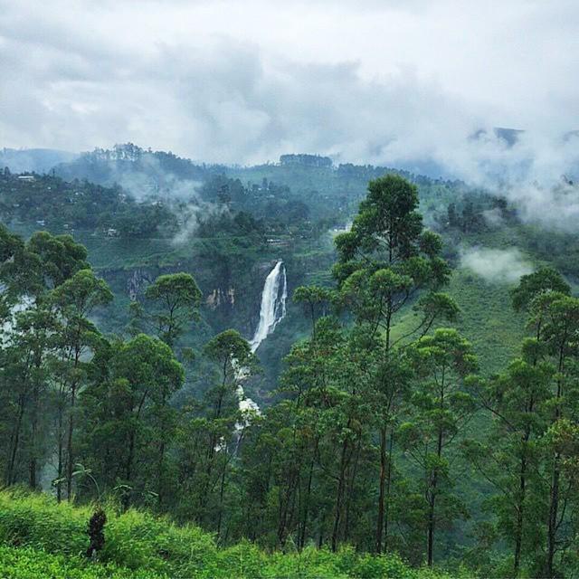 chintakaprazad's tweet photo. "@HashtagSriLanka: Beautiful Waterfall #SriLanka #hillcountry #GreenSL #Cloud
Photo @wild_bird_s #mountain #WaterFa http://t.co/b1BdKTc4By"