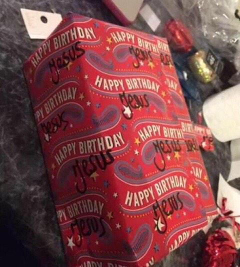 ComedyPosts's tweet photo. When you run out of Christmas wrapping paper http://t.co/9ztyHxrxEt