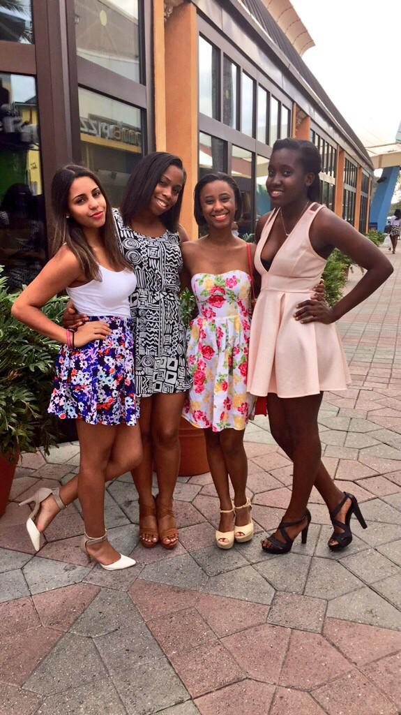 xabrinaa_smiles's tweet photo. Love my bestfriends 👯👯💕 #CAAX http://t.co/Q3zKqK8YcU