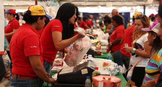 VpAlimentaria's tweet photo. Hoy finaliza feria de alimentos en Los Próceres. http://t.co/FEwmjVmExX http://t.co/tQf8UFfnSh