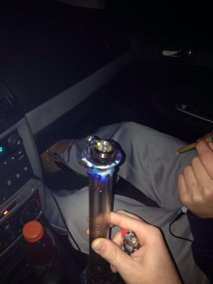 KushHumor's tweet image. When your too high😂😂