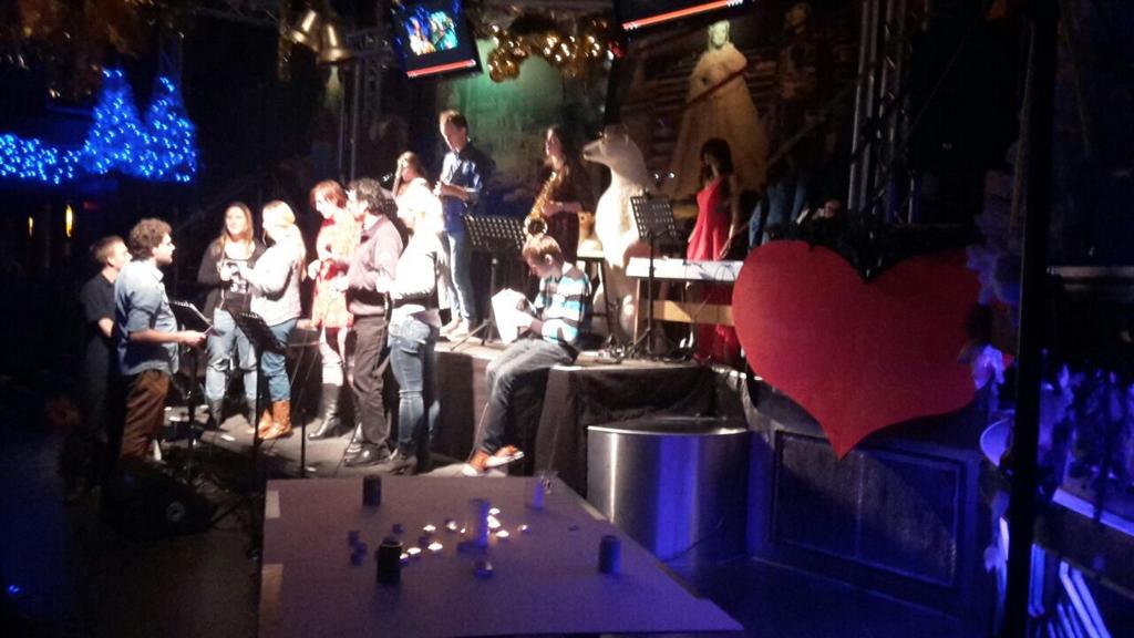FaithWestland's tweet photo. De generale repetitie van de #kerstnachtviering  is in volle gang! We hebben veel zin in morgen :) http://t.co/PSELpvjCYH