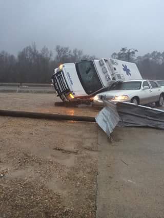 AlacerVideo's tweet photo. @NYCEMSwebsite  Ambulance overturned “@kingsinvitation Columbia MS hit hard by tornado moments ago. http://t.co/Nk5Ng5CxGH”