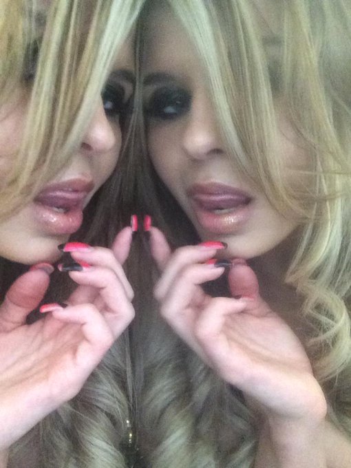 Chloe!!! http://t.co/MlXYm6k1Q9<a href="/tag/hott"class="tags"><span>#hott</span></a>