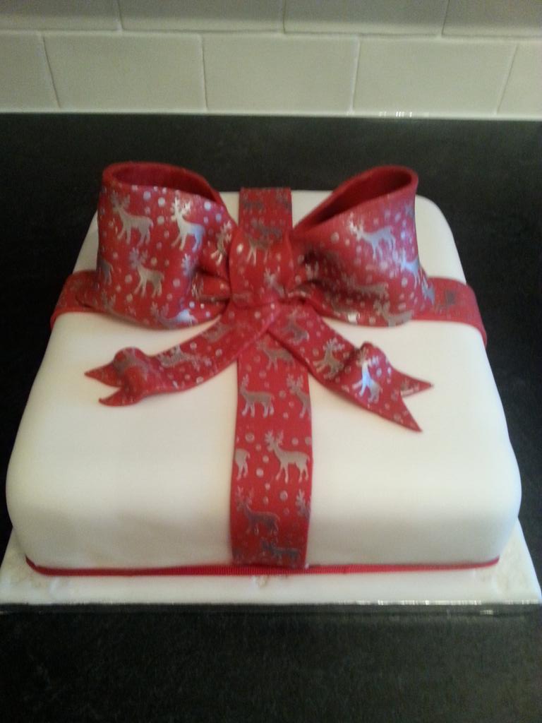 My bow Christmas Cake <a href="/CakeCraftingUK/">Cake Crafting</a> <a href="/BakeTalk/">結愛</a> using the reindeer stencil.  Love that wee stencil!  :-)