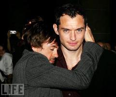 RDowneyJr_CHB's tweet photo. @Jude_CHB *gelendotan manja di pundak kamu* #uwuwuwuw http://t.co/YnQbm8vXgh