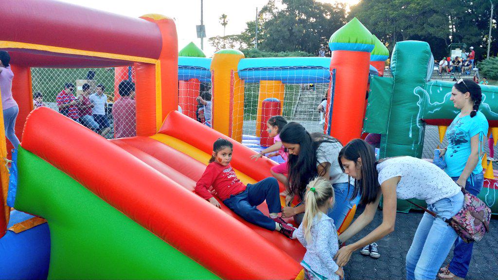 #Salimosajugar exitosa jornada recreativa infantil organizada por la Intendencia para despedir el año.