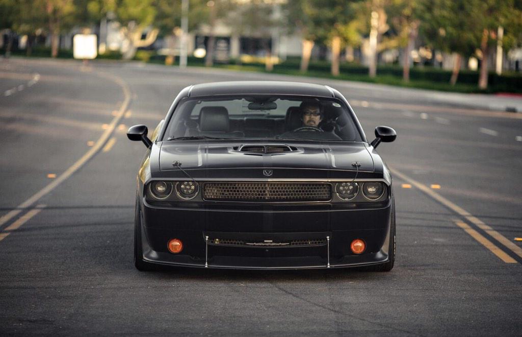 fastline2008's tweet photo. Dodge Challenger srt8 John Sibal #ssr #toyo #proxes4 #airrunner #afr #zoomers #viair #vleds #mopar #wraptivo #aac http://t.co/UXNwXcPUI9