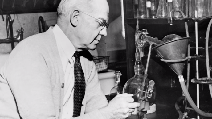 MayoClinic's tweet photo. #ChristmasEve 1914: Mayo doctor isolated thyroxin, hormone of the thyroid gland #MayoClinic150 http://t.co/S6Wvs4w7gL http://t.co/qnLhlgWW1D
