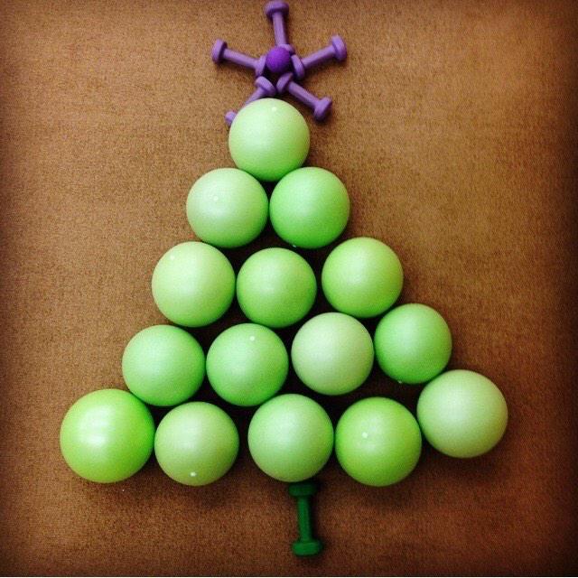 TDMVancouver's tweet image. How cute is this Dailey inspired #christmastree by our client Janaye! 💚🎄🎅 #daileymethod