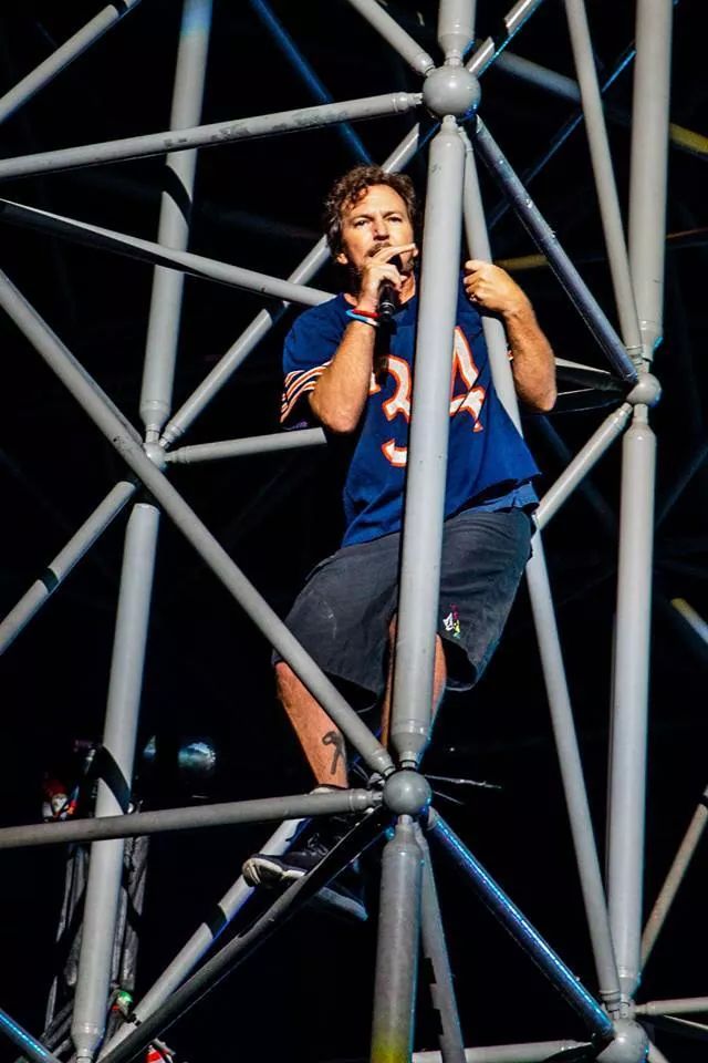 Dooobies's tweet photo. #Ev50
#HappyBirthdayEddieVedder http://t.co/30HpVeX9X7
