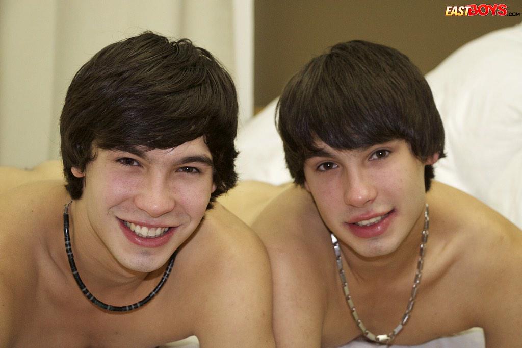 AngeloRossi's tweet photo. Aston TWINS - Exclusive full HD 1080p video: http://t.co/a1m2R3Nymk #eastboyscom #gaytwins #astontwins http://t.co/qoRPosA0Qu