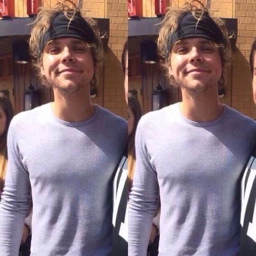 New acc so RT if you're cool enough 👈