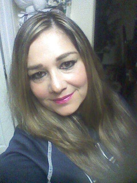 patriciagr1313's tweet photo. Les gusta mi nuevo color de cabello ya tengo 5 días con el pero andava malita http://t.co/07N2RnF1OZ