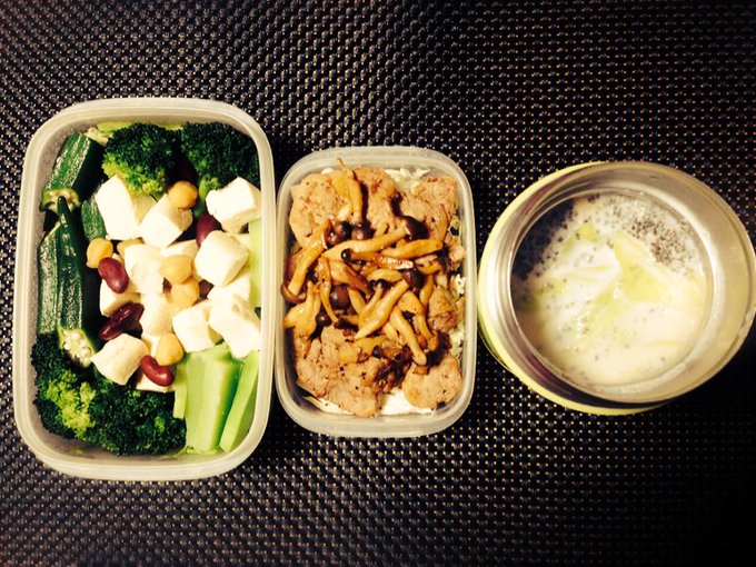 今日のお弁当は  豚ヒレとキノコの塩麹炒め オクラのお浸し 温野菜 豆乳スープ  二食分だから、ちょっと多めに  引き続き、糖質・炭水化物カット中  今夜も23:30〜BS JAPAN【強靭ボディSEXYボディ】観てください♡