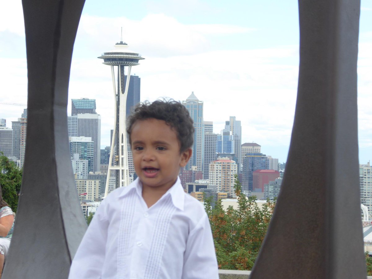 AnujaDeSilva's tweet photo. One of the best views in 2014 @VisitSeattle #Redthumb #TMOM #familytravel #2daysinSeattle http://t.co/LpmQr19Q1n