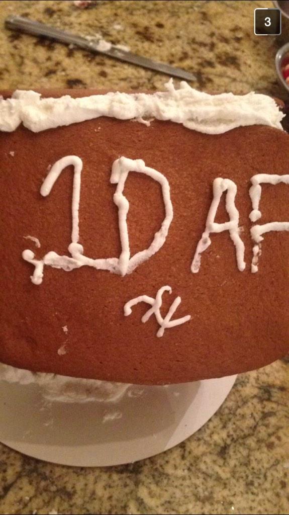 herouxsays's tweet photo. a christmas cake my wife and i made to get in the spirit http://t.co/KlF6mPz1yn