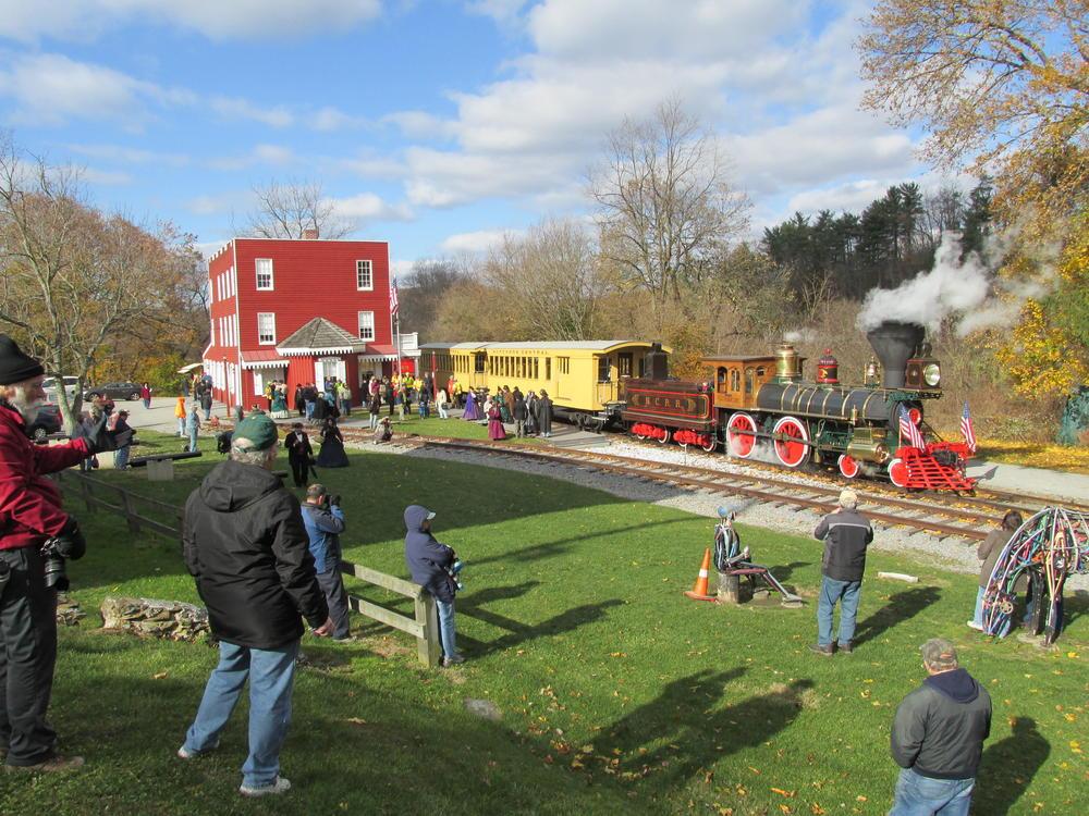KeystonePRR's tweet photo. Steam Into History at Hanover Junction, in York County, PA. #SteamIntoHistory #trains #history http://t.co/4kLCxEE5M9