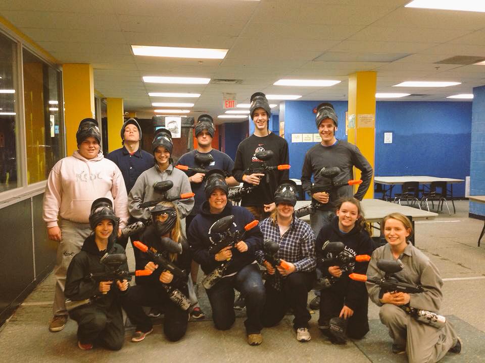 diana_rosek's tweet photo. watch out for the DFC squad at your local paintball place 6:30 every weekend😏🎨🔫 #squadup #dfcfam http://t.co/SKt4mbV3Lt