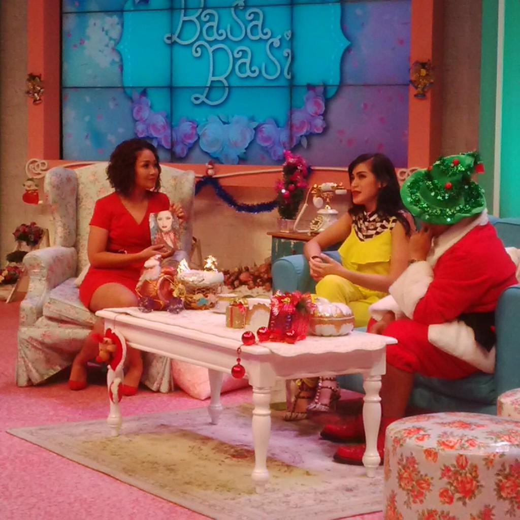 Buku isnpiratif <a href="/jess_iskandar/">Jessica Iskandar</a> sedang dibahas di @BasaBasiTTV