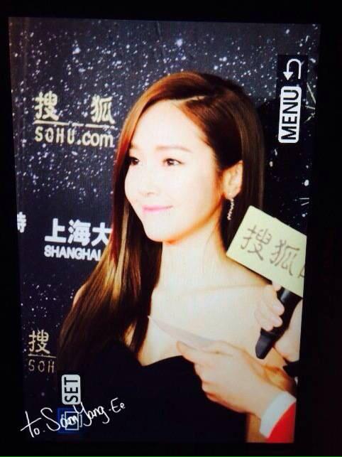 [PIC][23-12-2014]Jessica khởi hành đi Bắc Kinh để tham dự "Sohu Fashion Awards" vào sáng nay B5lyAUMCcAAK7tF