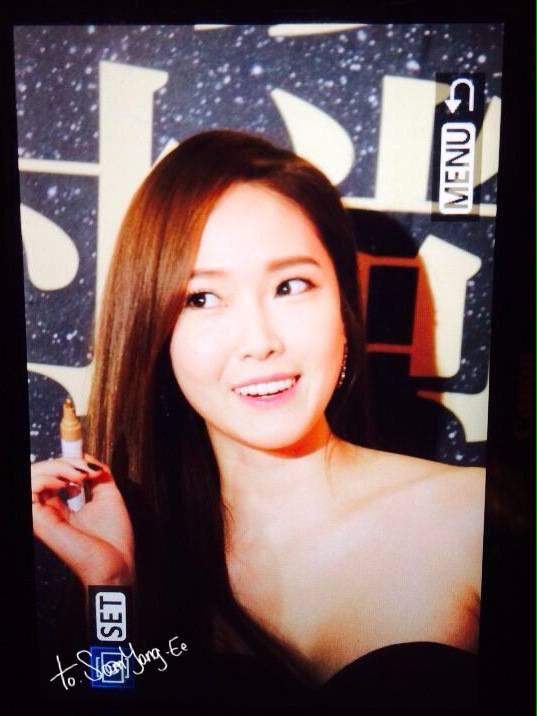 [PIC][23-12-2014]Jessica khởi hành đi Bắc Kinh để tham dự "Sohu Fashion Awards" vào sáng nay B5lyAUOCcAAbHFa