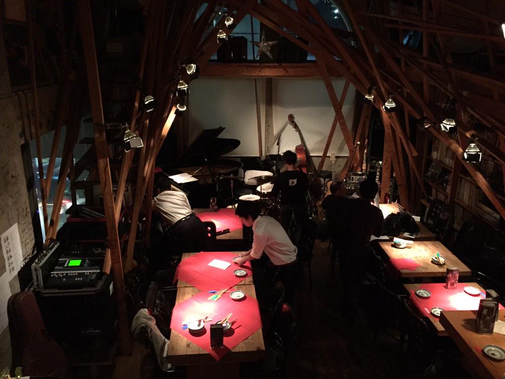 本日は芦屋のLeft Aloneで今年最後のLIVEです！ありがたい事にSold Outとなってしまいましたが、来年もよろしくお願いします！