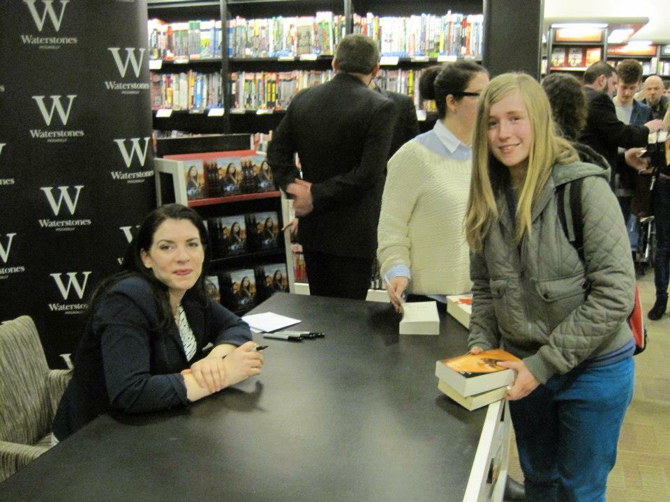 Happy birthday to the Queen of Twilight Stephenie Meyer! Thank you for everything, have a lovely day and Christmas! 