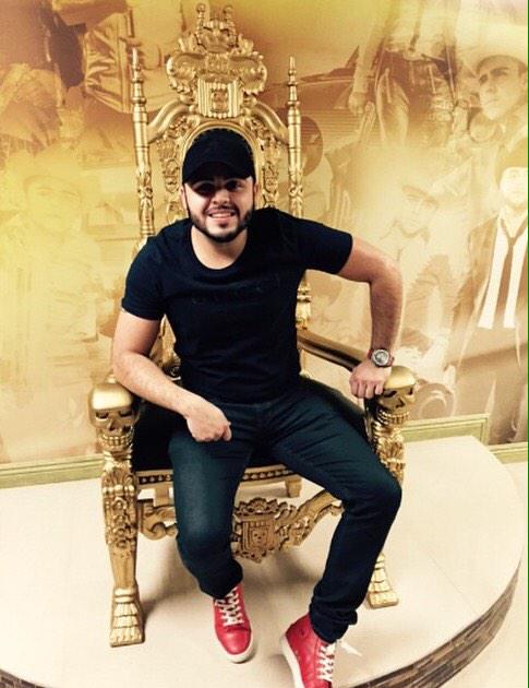delrecords's tweet photo. El rey @gerardoortiznet en su trono!! http://t.co/eDerHGb5bj