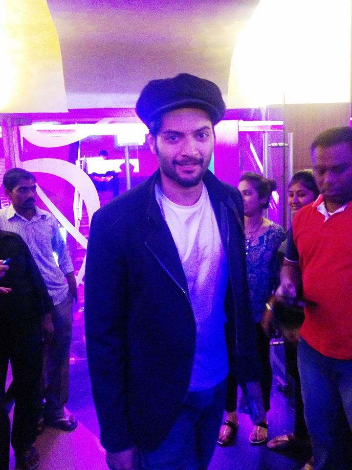 AliFazalFC's tweet photo. Smart Stud @alifazal9 at the premier of #Ugly.!!! He has got such a magnetic charm. #LookingDashing #HandsomeHunk http://t.co/BbJdbYXwqE