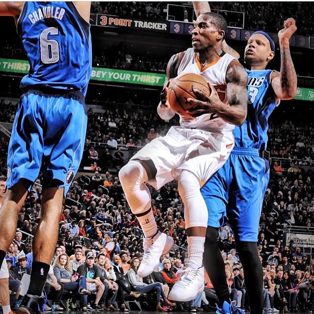 kicksonfire's tweet photo. Eric Bledsoe rocking the Air Jordan 11 "Legend Blue" (pic via @nba). http://t.co/jtvK3PXMKH