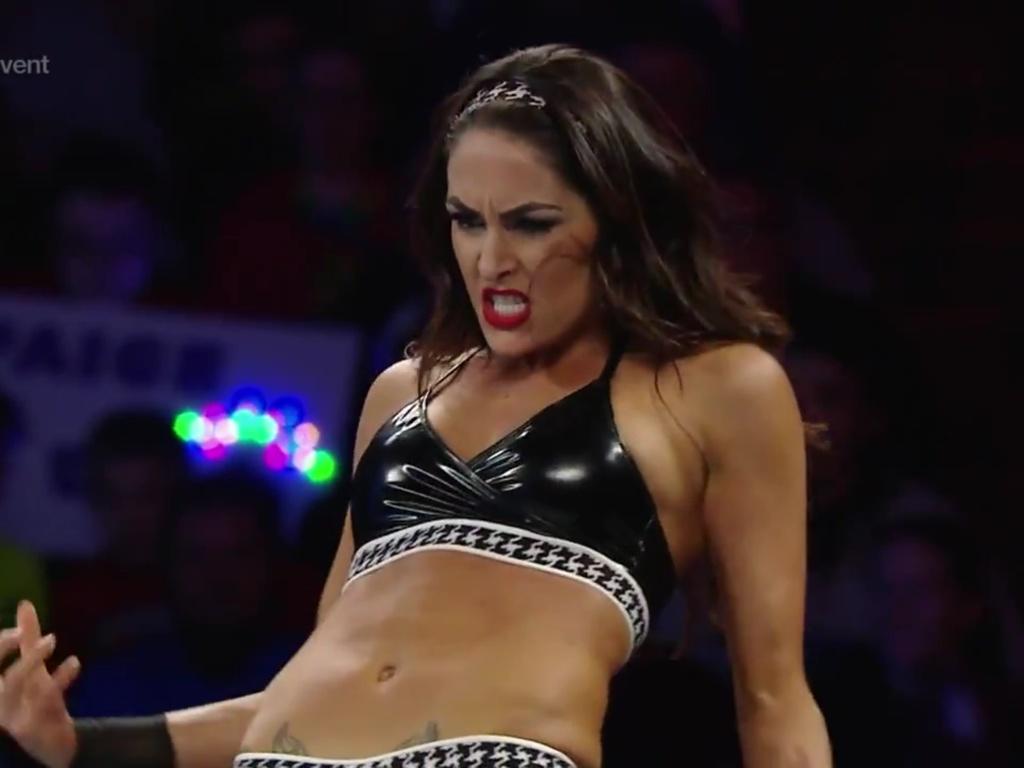 NandB_Bella's tweet photo. Queen Brie #BrieMode (@BellaTwins) http://t.co/6gzPWF8xGx