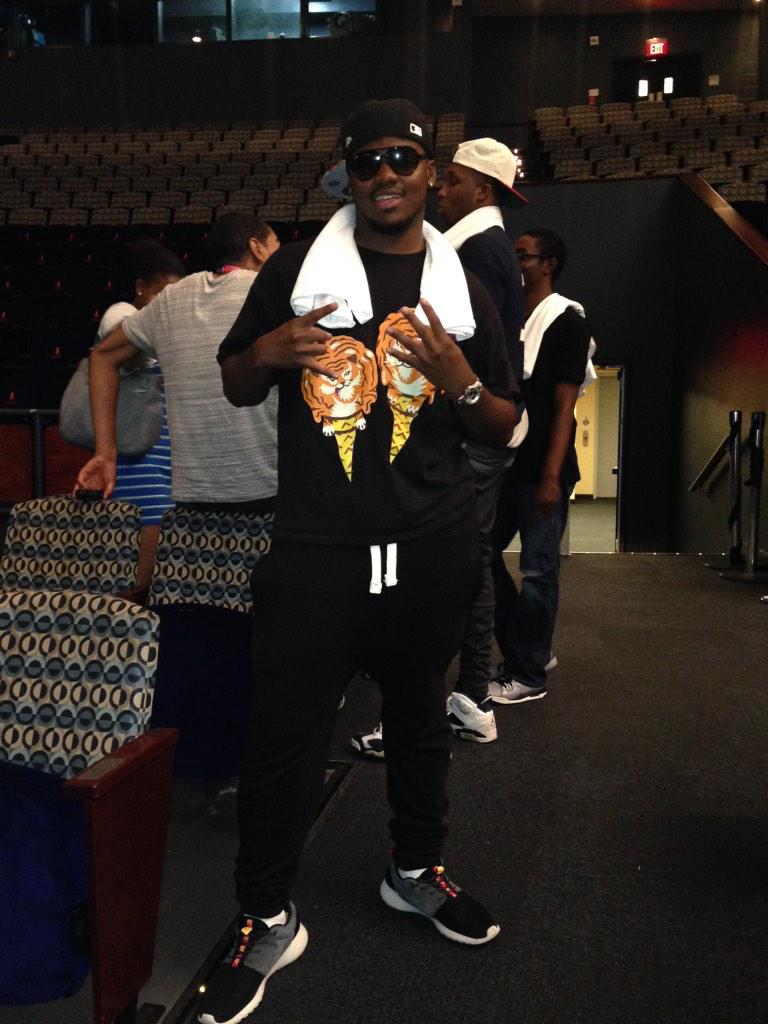 __krownroyal__'s tweet photo. #FirstSemesterMemories
#BeenThuggin #FirstDayBack #LiveFromDaTrap #DaTrapWasCrampton #YoungStunna http://t.co/4lFC40Gb7Z