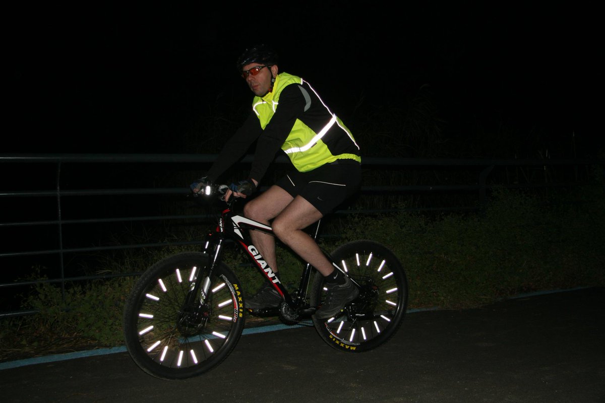 makeUvisible's tweet image. Reflective products, a small thing, but helps cyclists a lot for safety.