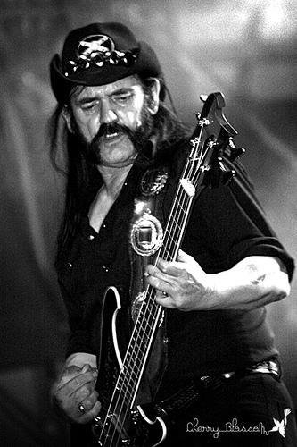 Happy Birthday Lemmy Kilmister! A fucking king in the Heavy Metal.
Founder, bassist and singer from 