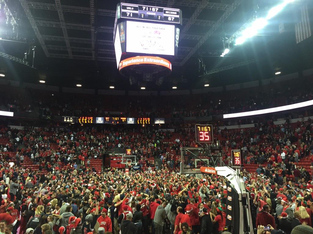 BrittneyCason's tweet image. Best college basketball game I've ever been to...and not just b/c you can drink in the arena #UNLV beat #Arizona