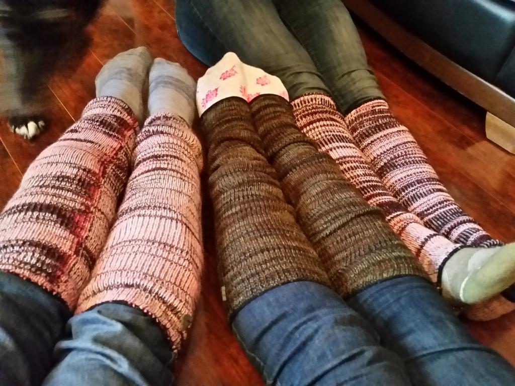 MalloryLinda's tweet photo. @chalayoga #tubular #legwarmers for everyone! #happyholidays #geotrio @jasmine_alex @adelheide http://t.co/QbvZ57KQsI