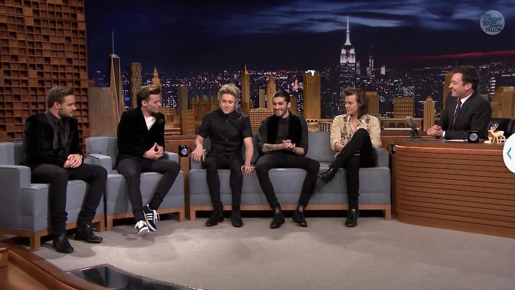 SeekingNialler's tweet photo. AND ZAYN GOT SO EXCITED WHEN NIALL STOOD UP TO SAY WHAT HE'S THANKFUL FOR HE WAS CLAPPING AND SMILING BLESS #Fallon1D http://t.co/kM8v46zcOy