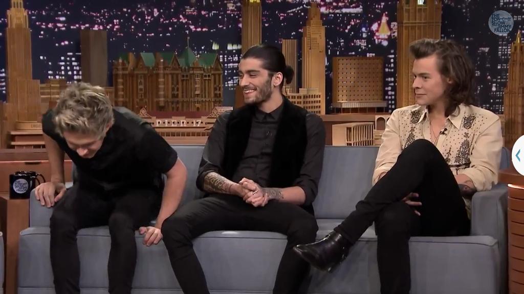 SeekingNialler's tweet photo. AND ZAYN GOT SO EXCITED WHEN NIALL STOOD UP TO SAY WHAT HE'S THANKFUL FOR HE WAS CLAPPING AND SMILING BLESS #Fallon1D http://t.co/kM8v46zcOy