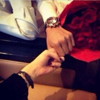 مو بس غيره .!

الا شمس الظهيّره تشتعل بي ،
لا ناظرك عابر أو جاب لك سيّره .!"