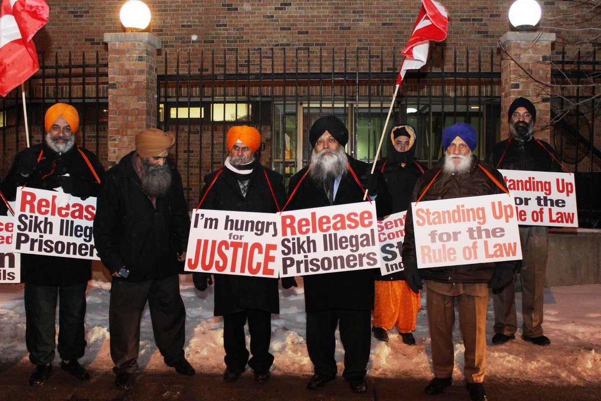 Hansra_SS's tweet image. Sikhs will sit on #HungerStrikeforJustice at #Indianembassy in Ottawa through holidays @pmharper @Baird