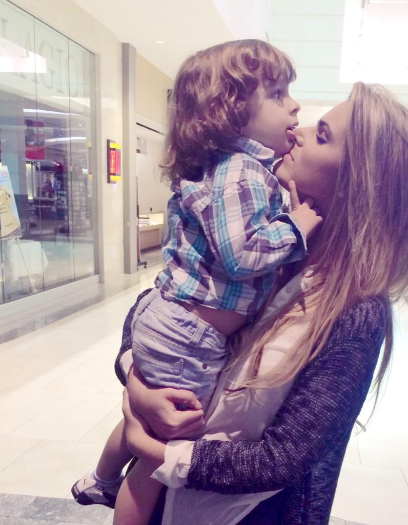 Isacastillo7's tweet photo. All of me loves all of you 💙 @diegoec11 http://t.co/ILGbIpVZVd