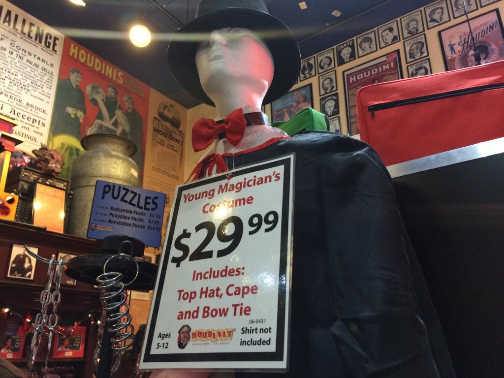 PatrickKunMagic's tweet photo. Seriously considering one. #magiccape http://t.co/J2Qqcl3KNN