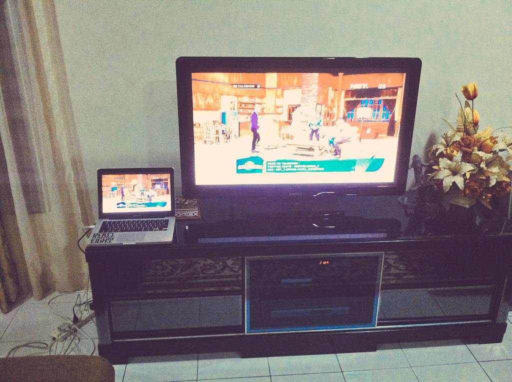 yetanotherghoul's tweet photo. seru ni lagi nonton @andretaulany74 & @newsuleprikitiw di @Ini_Talkshow live dari Malaysia! #IniTalkshowNETlokal http://t.co/67bmgkpZJE