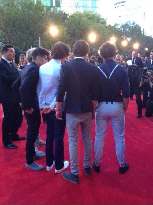 itsJustine_A's tweet photo. #23ReasonsWhyWeLoveLouis 17. His bum😏😏😏😏 http://t.co/8b5iSu09OO
