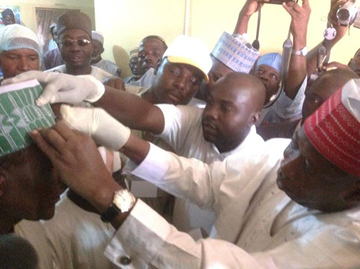 Gandujecharity's tweet photo. Dr. #Ganduje removing stitches from the face of the patient benefited with free eye operation by #GandujeFoundation http://t.co/S8ldVNb8vI