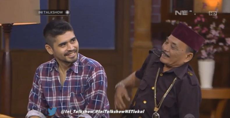 mdtvindonesia's tweet photo. Asik pak RT dtg bawa oleh2 @Ini_Talkshow #IniTalkshowNETlokal http://t.co/mSOPnsjOaD
