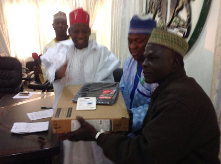 Gandujecharity's tweet photo. Kano #APC Governorship Flagbearer Dr. #Ganduje donated working equipments to selected hardworking journalists in Kano http://t.co/2ixsSVwc30